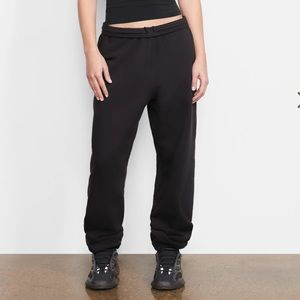 SKIMS Outdoor Fleece Jogger in Soot